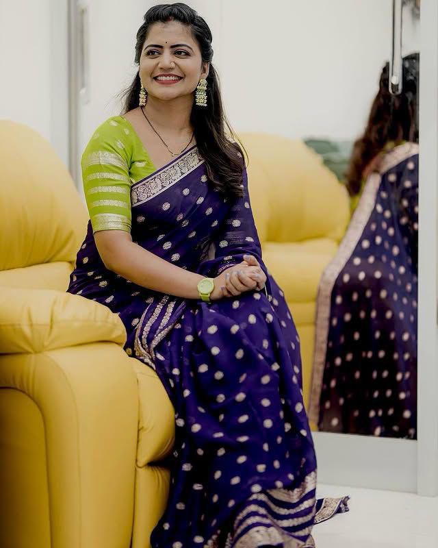 Viscose Georgette Saree with Contrast Running Blouse