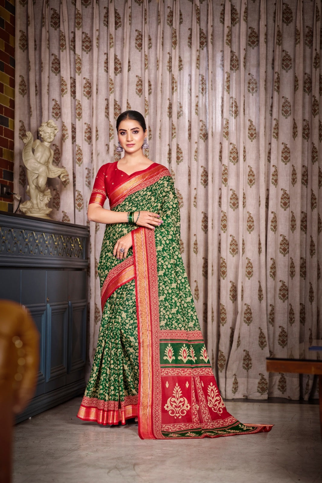 Pure Mal Mal Cotton Chatai Border Saree